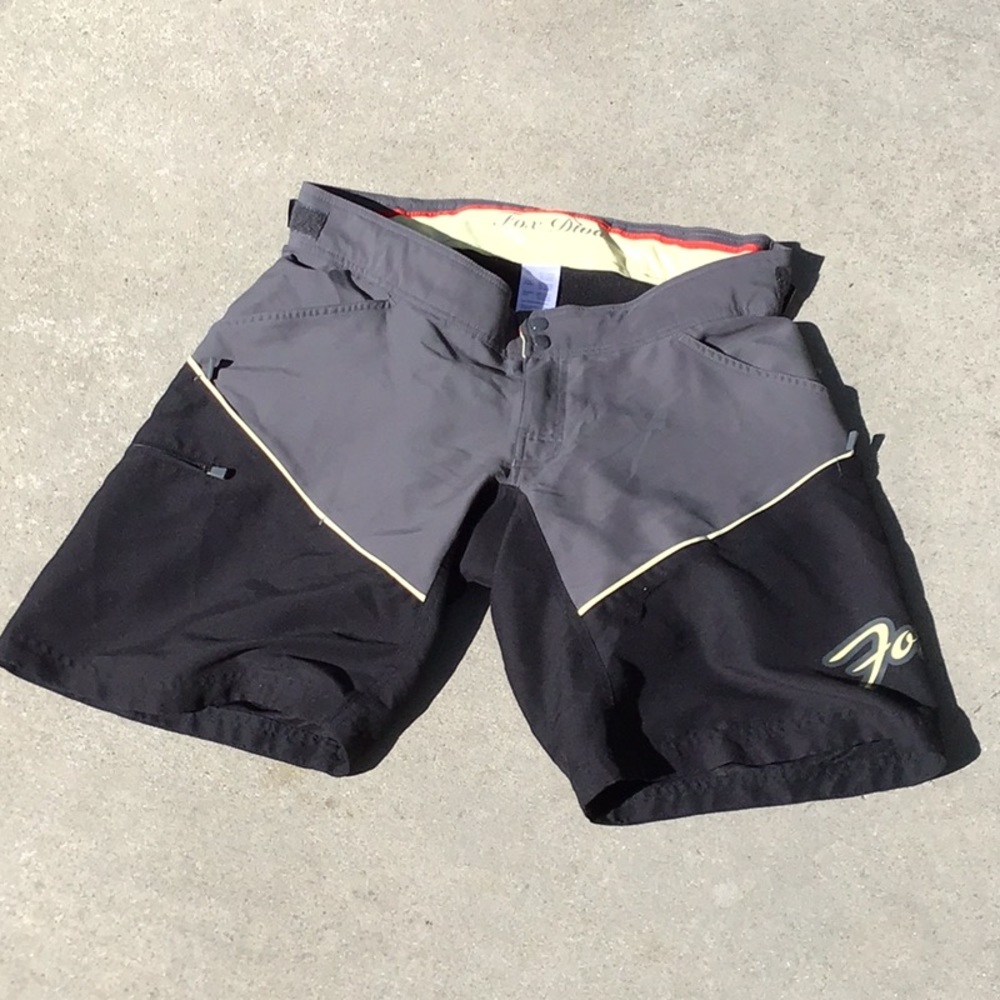 Fox Diva Women’s Mountain Biking Shorts with attached Chamois Bike Short, Size L